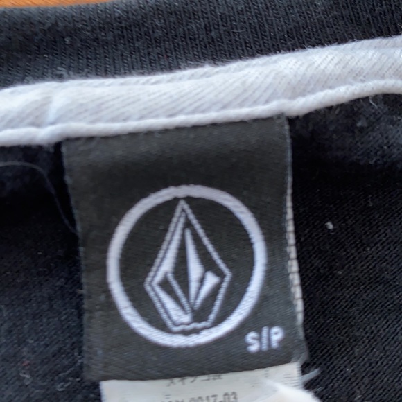 Volcan t-shirt size small - Picture 3 of 3